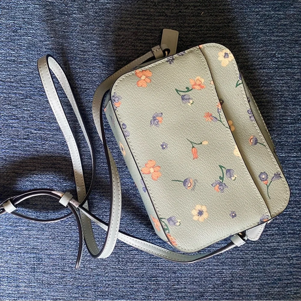 Coach 🩵 Light Blue Floral 🌼 Camera Bag ✨ Purse - Picture 3 of 7
